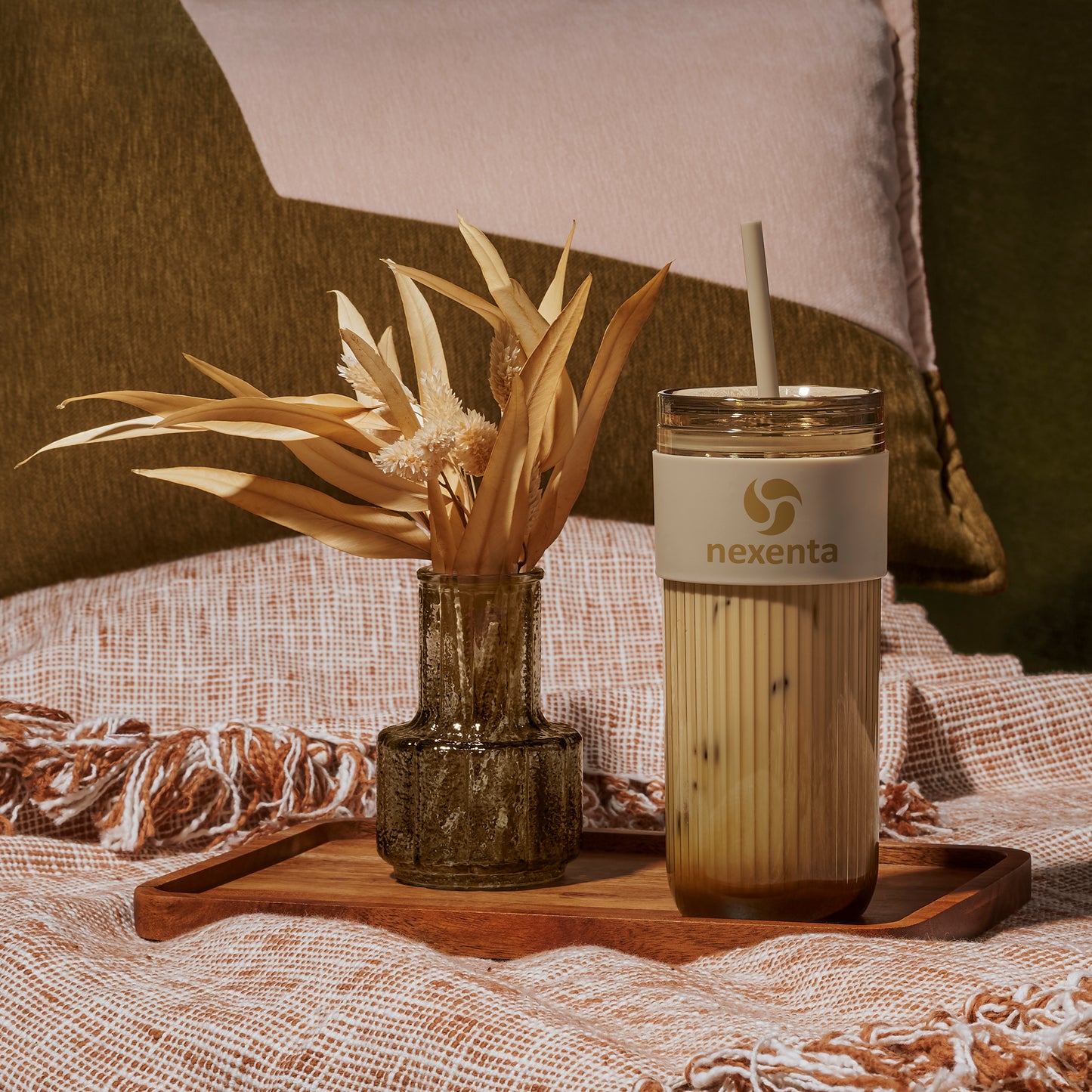 Mayfair Plastic Tumbler & Straw – 650ml